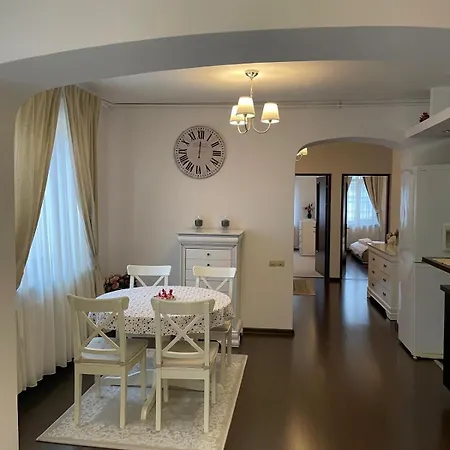 White Apartment Craiova